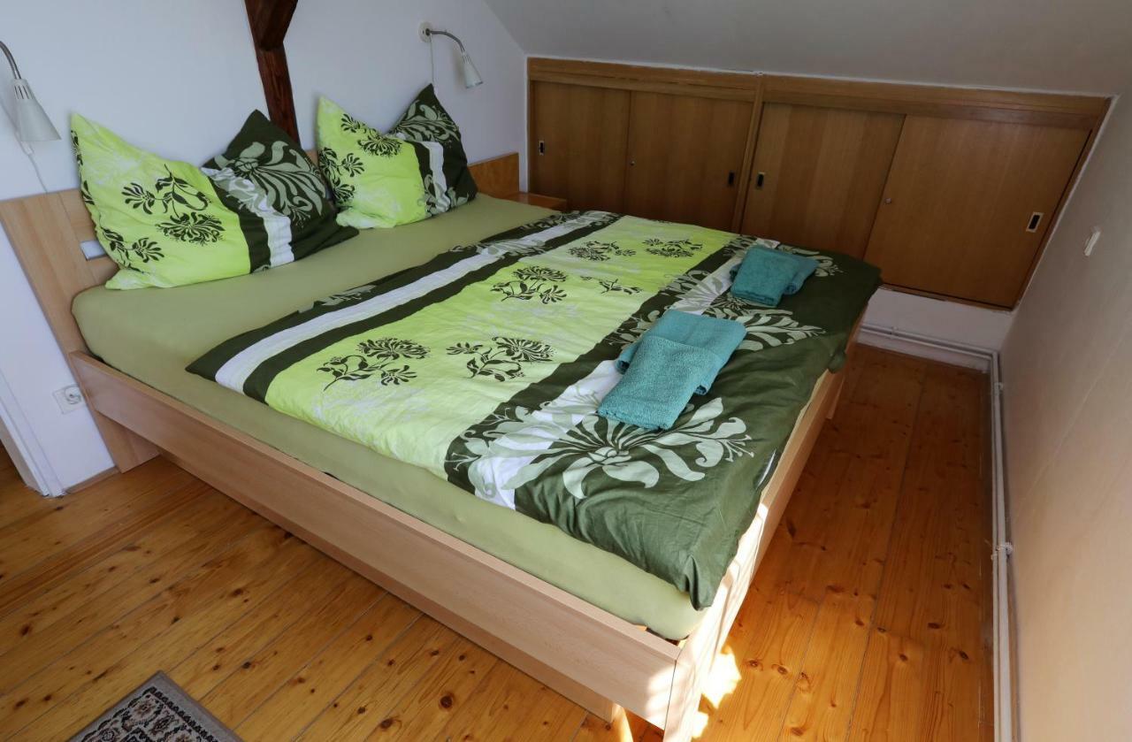 Apartman Skalka Mnichovo Hradiste Exterior photo